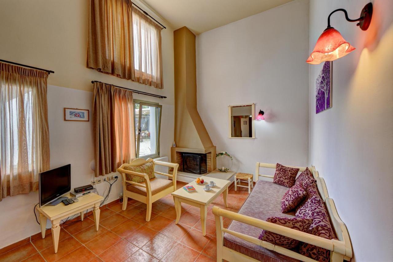 Mourtzanakis Residence - Traditional Eco Hotel In Akhládha Bagian luar foto