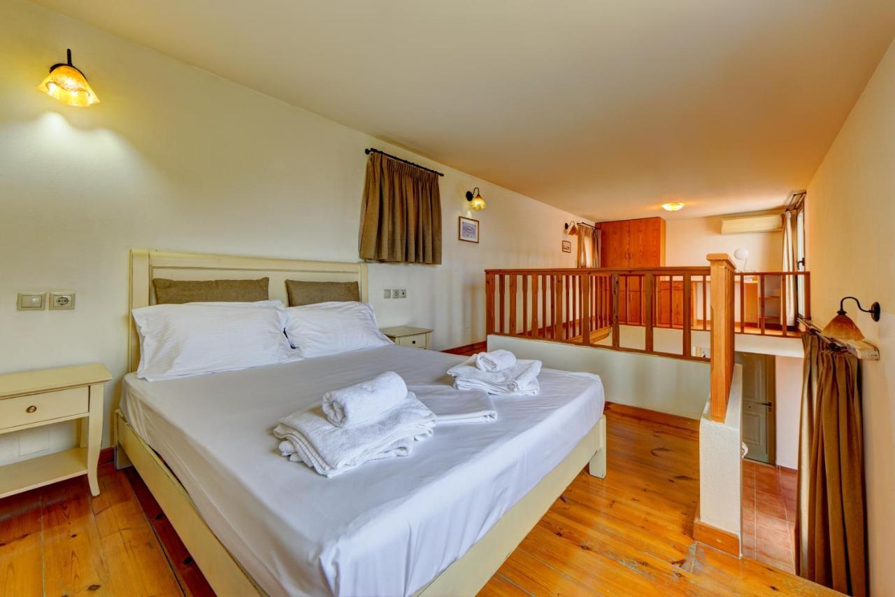 Mourtzanakis Residence - Traditional Eco Hotel In Akhládha Bagian luar foto